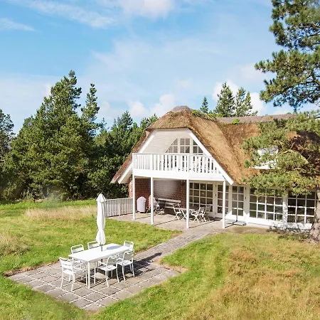 Vakantiehuis Three-bedroom Holiday In 62 *