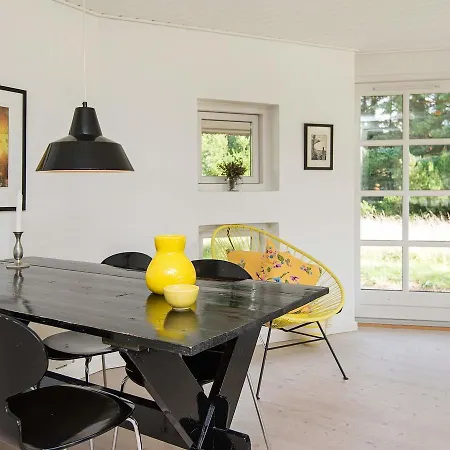Three-bedroom Holiday In 62 *