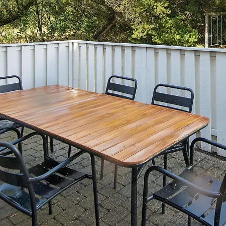 Three-bedroom Holiday In 62