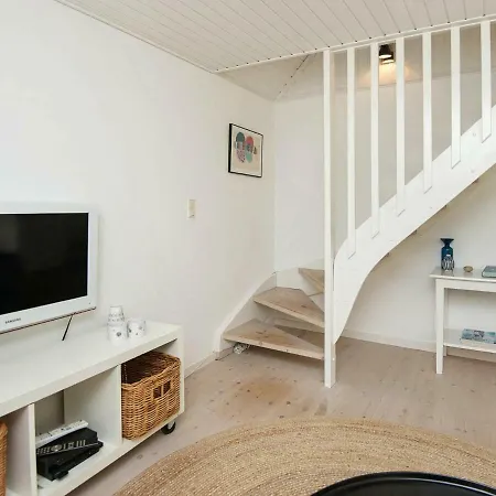 Three-bedroom Holiday In 62 *