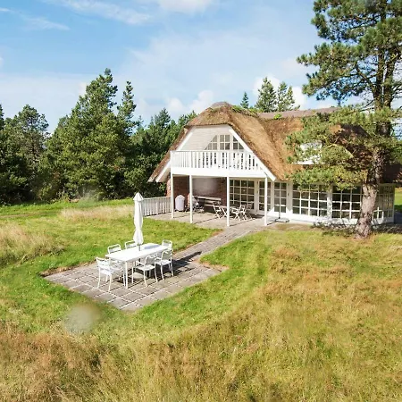 Three-bedroom Holiday In 62 Blåvand