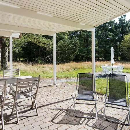 Vakantiehuis Three-bedroom Holiday In 62 *